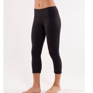 Lululemon Cropped Wonder Under Leggings (size 4)